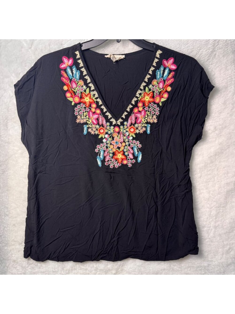 Luna Moon XL black and multicolored floral embroidery pullover top